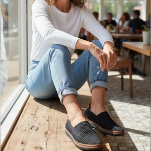 Cobb Hill Shoes Women Size 7.5M Cameyn Black Zigzag Slip-Ons